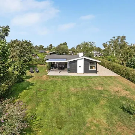 Westman - 200m From The Sea By Interhome Nedre Lysabild